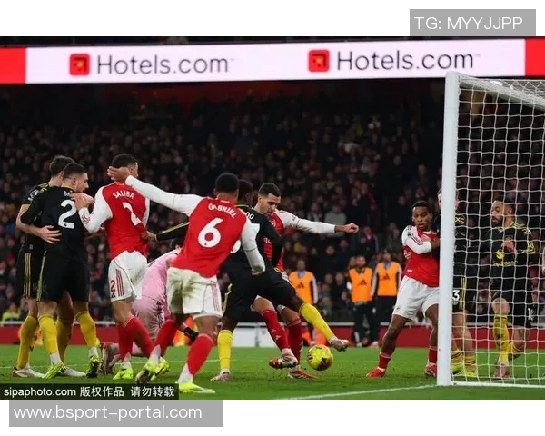 欧联杯阿森纳与多特蒙德激战成平局红牌争议引发全场热议