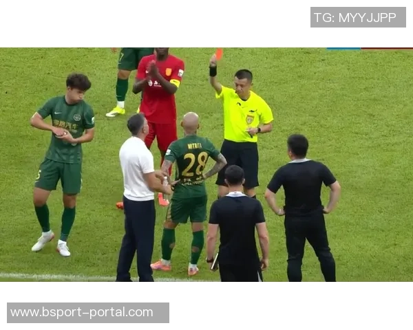 中超激战：拜仁大胜AC米兰红牌事件引发全场热议与战术分析